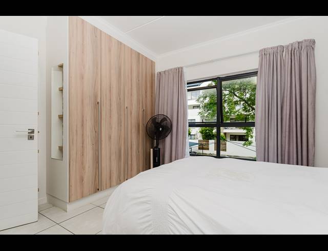 1 BEDROOM APARTMENT FOR SALE IN CROWTHORNE AH